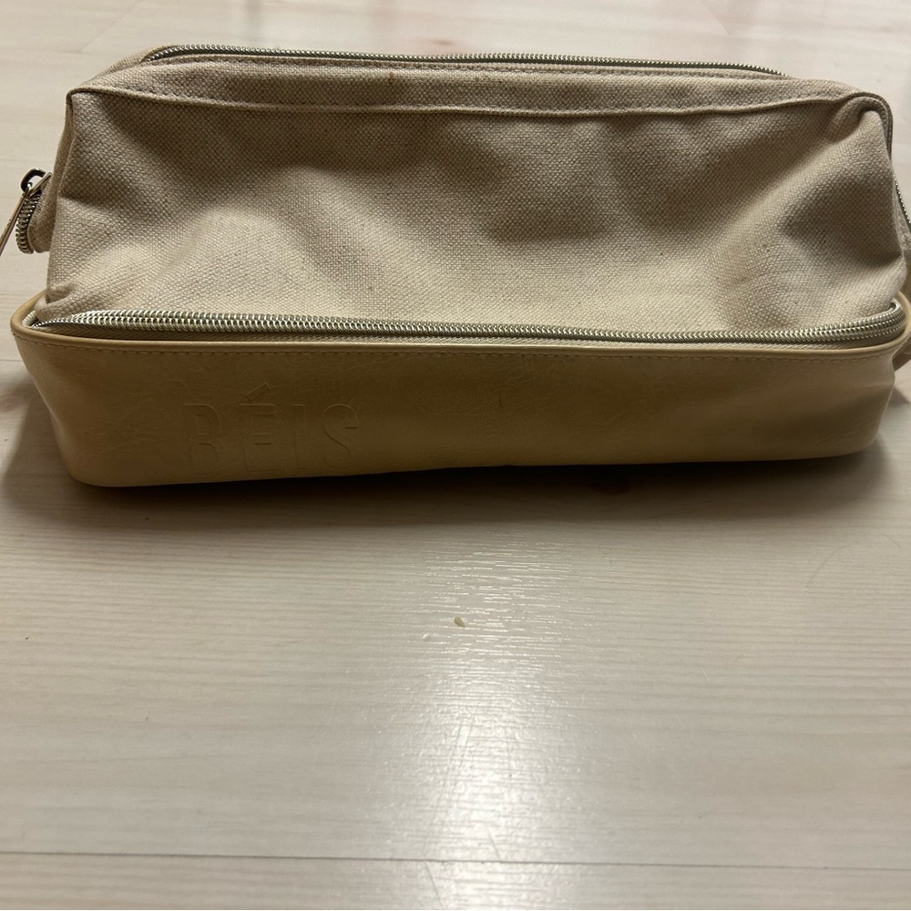 Beis The Dopp Kit in Beige